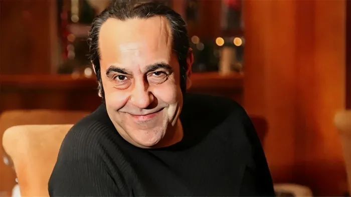 Usta sanatçı Özkan Uğur hayatını kaybetti! MFÖ grubunun yıldız ismi sevenlerini yasa boğdu... Özkan Uğur kimdir?