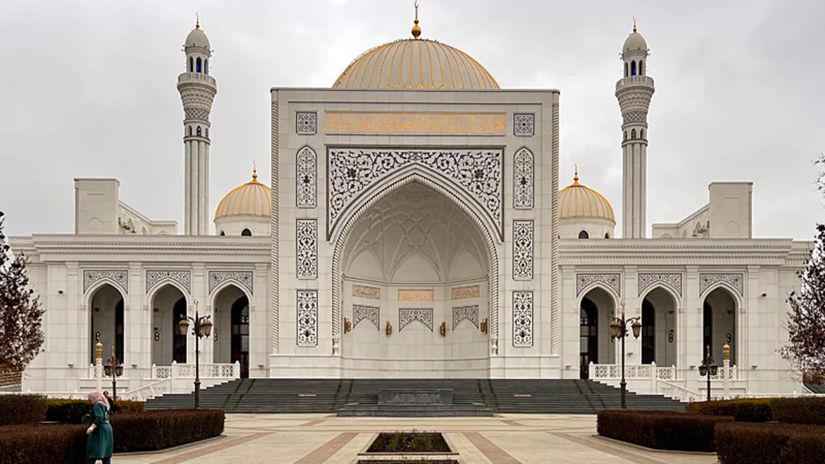 Rusya'da mimarisiyle öne çıkan "Müslümanların Gururu" Camisi'ne ilgi yoğun
