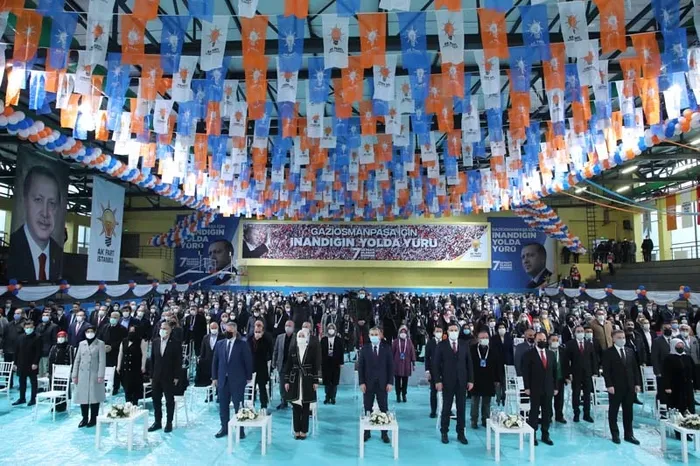 Son dakika: İmamoğlu’nun bir vaadi daha yalan çıktı! AK Partili Bayram Şenocak gerçeği açıkladı: 1,5 yılda yaptığı konut sayısı sıfır