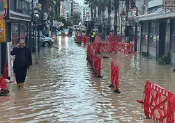 Beceriksizlik İzmir'i sular altında bıraktı! A Haber vatandaşın isyanını ekranlara taşıdı