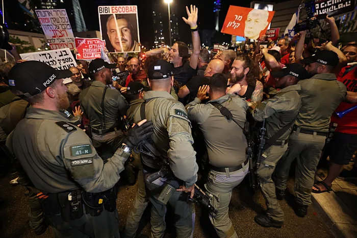 tel-avivde-sokaklar-yine-karisti-binlerce-israilli-den-katil-netanyahuya-protesto-isgal-polisinden-sert-mudaha-1715458006701.jpg Tel Aviv'de sokaklar yine karıştı! Binlerce İsrailli 'den katil Netanyahu'ya protesto | İşgal polisinden tazyikli su ile sert müdahale - 2
