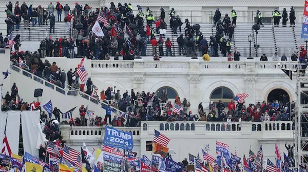 abd-kongresinin-isgal-edilmesinde-polisin-zaafi-var-miydi-kanli-baskinda-trump-suclu-mu-1610036643281.jpg ABD Kongresinin işgal edilmesinde polisin zaafı var mıydı? Kanlı baskında Trump suçlu mu? - 4