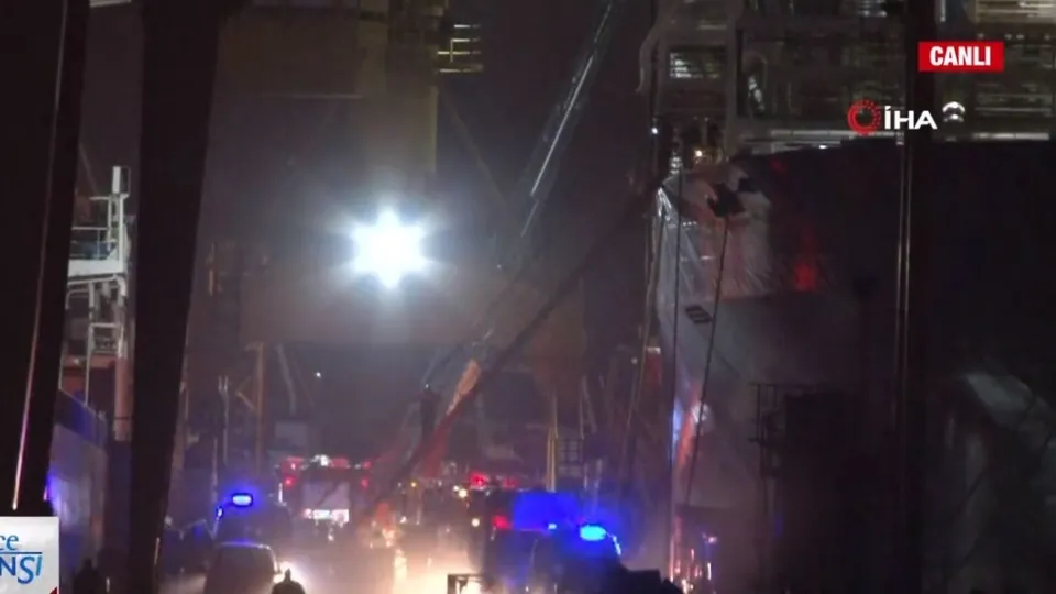 İstanbul Tuzla’da gemi yangını: Ekipler sevk edildi