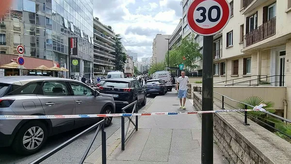 Son dakika: Türkiye'den Paris Başkonsolosluğuna saldırıya tepki! Bakan Çavuşoğlu: Somut adımlar görmek istiyoruz - 4