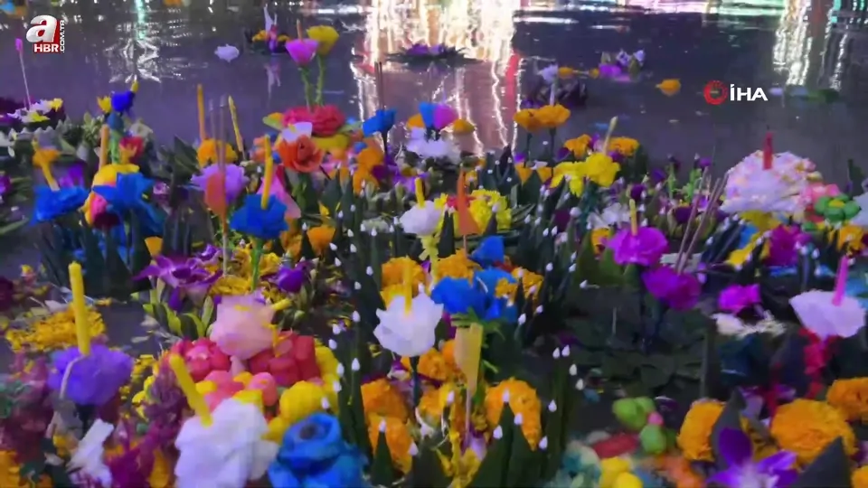 Tayland’da Yüzen Fener Festivali