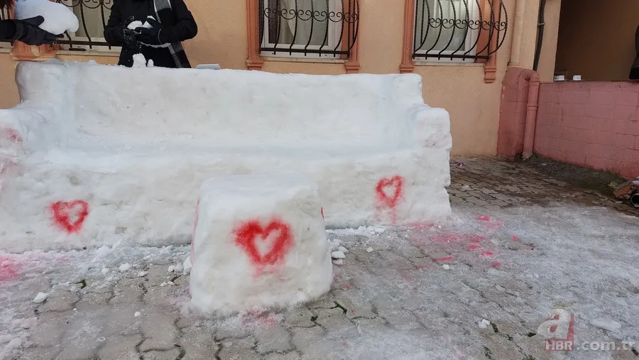 Küçükçekmece’de kardan sanat! Heykeller ilgi çekti 5