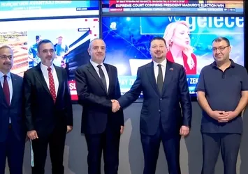 Suudi Büyükelçi'den Turkuvaz Medya'ya ziyaret! Avrupa'nın en büyük stüdyolarını gezip hatıra fotoğrafı çekildi