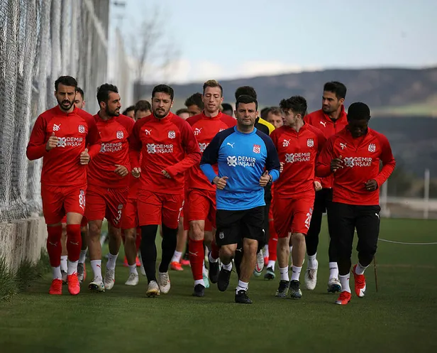 ZİRVE KIZIŞTI! Fenerbahçe Sivasspor maçı ne zaman? FB Sivasspor maçı hangi gün, saat kaçta başlayacak? - 3