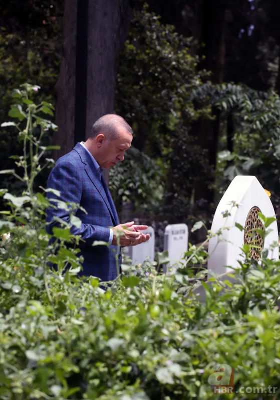 Başkan Erdoğan anne ve babasının kabrini ziyaret etti! 15 Temmuz şehidi Erol Olçok'u da unutmadı 4