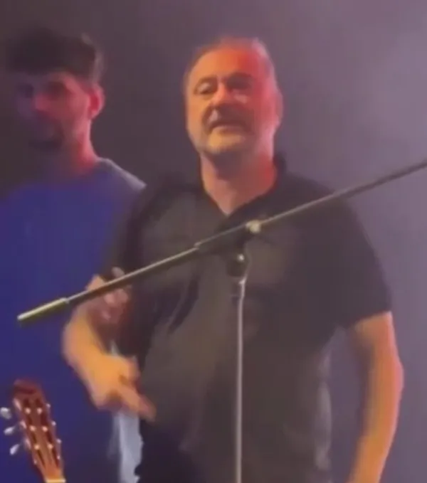 Sahneye alkollü çıktığı söylenen Şarkıcı Nev’e büyük tepki! O görüntüler olay oldu! Bir daha gelirsem...