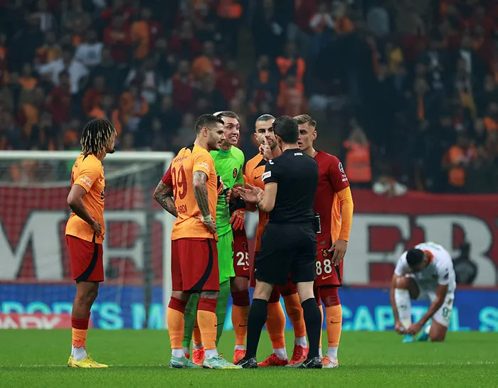 galatasaray-kulubu-baskani-dursun-ozbekten-tffye-ali-palabiyik-tepkisi-biter-mi-1666563753483.jpg Galatasaray Kulübü Başkanı Dursun Özbek'ten TFF'ye Ali Palabıyık tepkisi: Biter mi? - 6
