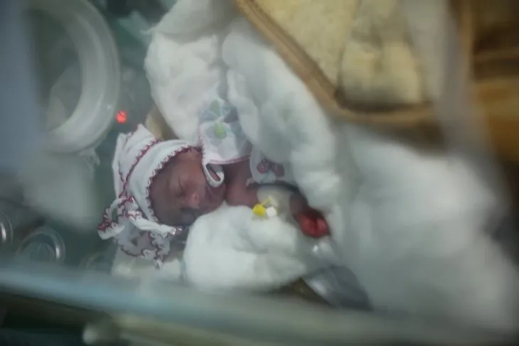 Türkmen kadın altız bebek doğurdu