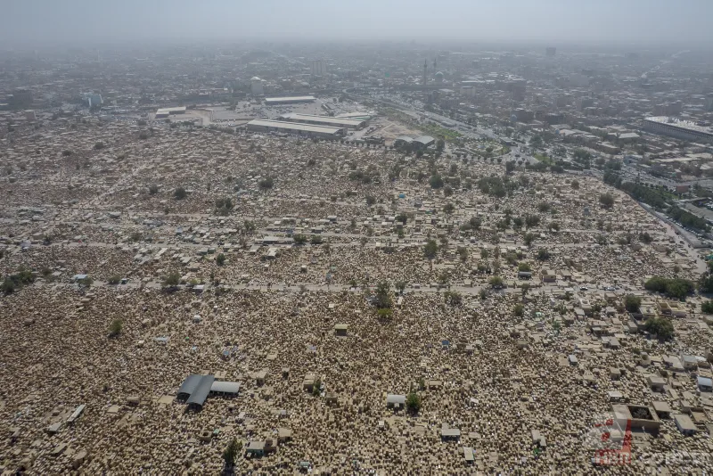 Dünyanın en büyük mezarlığı! Kurban Bayramı'nda böyle görüntülendi 17