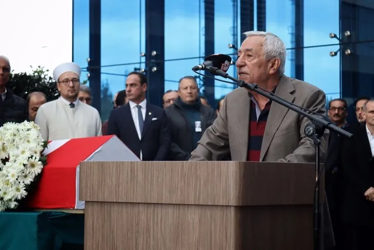 Hıncal Uluç 83 yaşında hayatını kaybetti! Turkuvaz Medya önünde tören düzenlendi! Ağabeyinden duygulandıran sözler