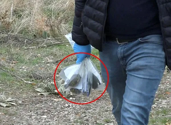 1700669300383.jpeg Tekme attığı poşetten bomba çıktı! Tuvaletini yaptığı sırada şoka girdi! Yer: Isparta - 3