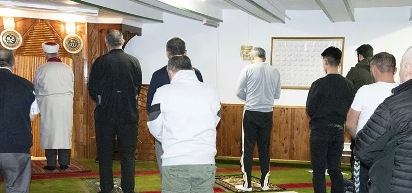 Son dakika: Danimarka’da camiler yeniden ibadete açıldı