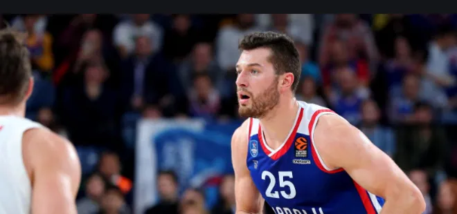 Anadolu Efes’in yıldızı Alec Peters takımını sırtlıyor