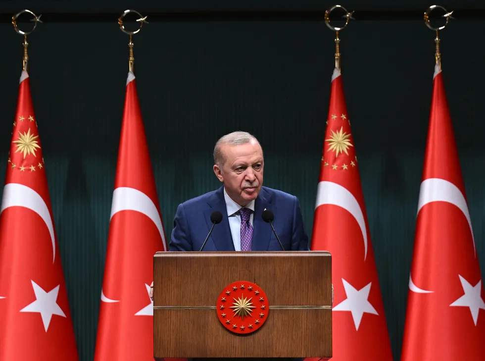 baskan-erdogandan-chpdeki-tartismalara-bizi-ilgilendirmiyor-mesaji-bizim-tek-derdimiz-var-o-da-turkiye-1780333527510.jpg Fotoğraf (AA)