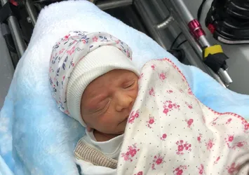 Çöp konteynerinin yanında terk edilmiş bebek bulundu