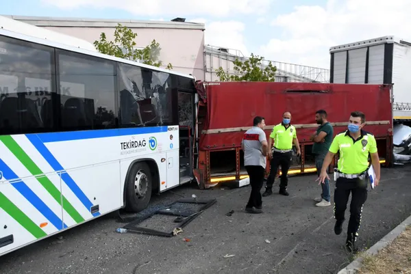bakim-sonrasi-teste-cikarilan-otobus-freni-bosalinca-7-araca-carpti-1629904559248.jpg Bakım sonrası teste çıkarılan otobüs freni boşalınca 7 araca çarptı - 3