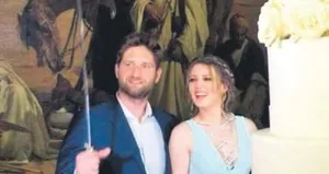 Gizem Karaca nişanlandı