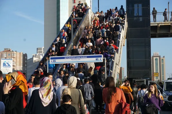 İstanbul’da vatandaşların metrobüs eziyeti bitmiyor!