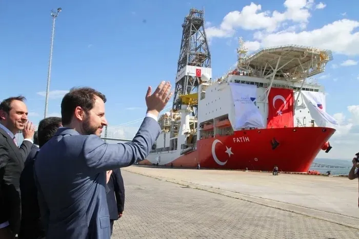 Türkiye’den enerji sahnesinde tarihi güç gösterisi! 6. sondaj devi yola çıkıyor: Albayrak’ın vizyonu stratejik sıçramanın kapısını açtı