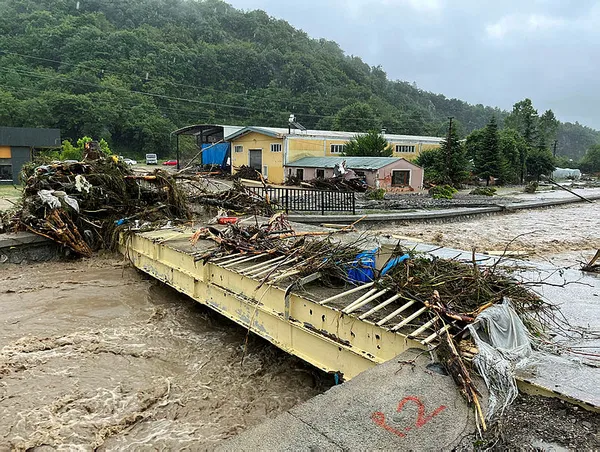 Sel bölgesinde son durum! Devlet tüm imkanlarıyla seferber oldu | Doğu Karadeniz’e flaş uyarı! Bakan Ali Yerlikaya duyurdu