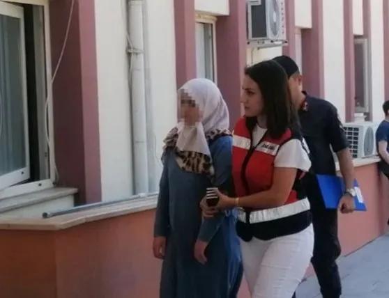 antalyada-dehsete-dusuren-olay-2-yasindaki-bebegini-katletti-icimde-biri-var-kizimin-hayatina-sebep-oldu-dedi-1660911509922.jpg Antalya’da dehşete düşüren olay! 2 yaşındaki bebeğini katletti “İçimde biri var, kızımın hayatına sebep oldu” dedi - 3