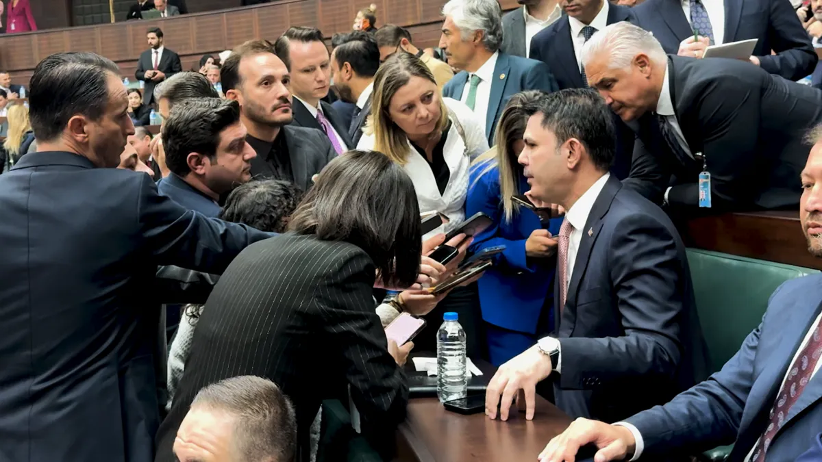Bakan Kurum TBMM'de gazetecilerin sorularını yanıtladı: "500 bin sosyal konutun yaklaşık 80 bini bitme aşamasına geldi"