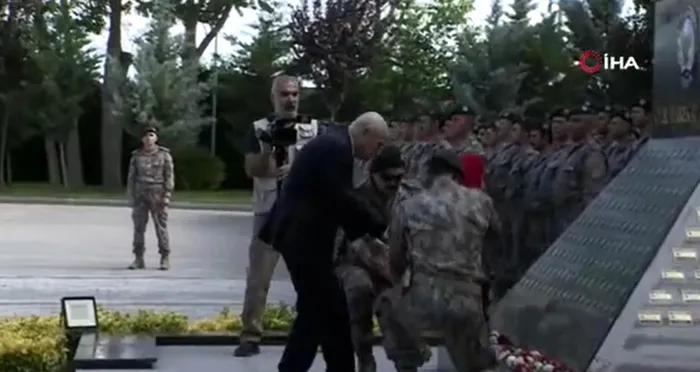 Bahçeli’den Polis Özel Harekat Başkanlığına anlamlı ziyaret