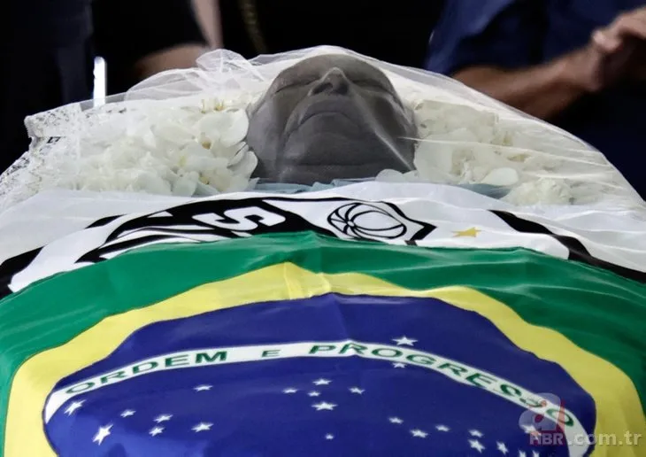 Brezilya efsanesi Pele’ye veda etti: Cenazesini öpüp gözyaşı döktüler