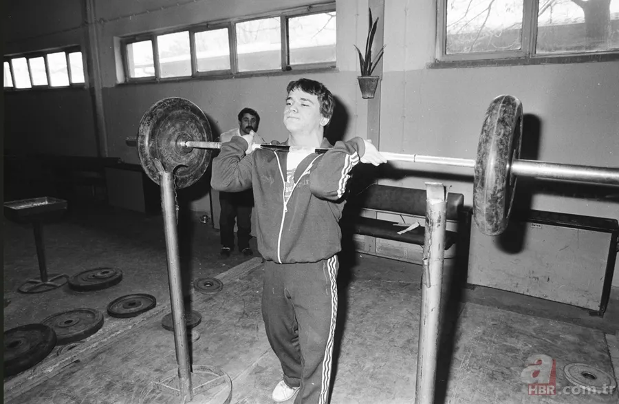 Naim Süleymanoğlu neden öldü? Cep Herkülü Naim Süleymanoğlu kaç kilo ağırlık kaldırdı? Rekoru nedir? Naim Süleymanoğlu kimdir? HAYATI VE BAŞARILARI 17