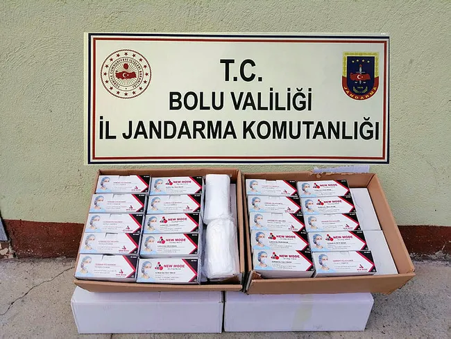 Bolu’da kamyonlardan kaçak tütün, sigara ve maskeler çıktı - 1