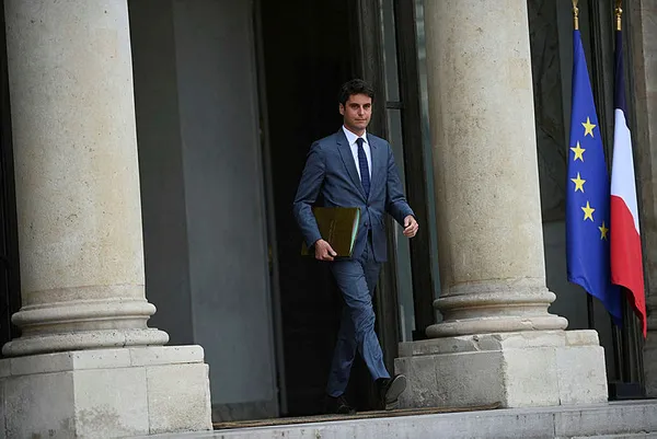 Fransa’nın ilk eşcinsel başbakanı: Irkçı, İslam düşmanı, sapkın...