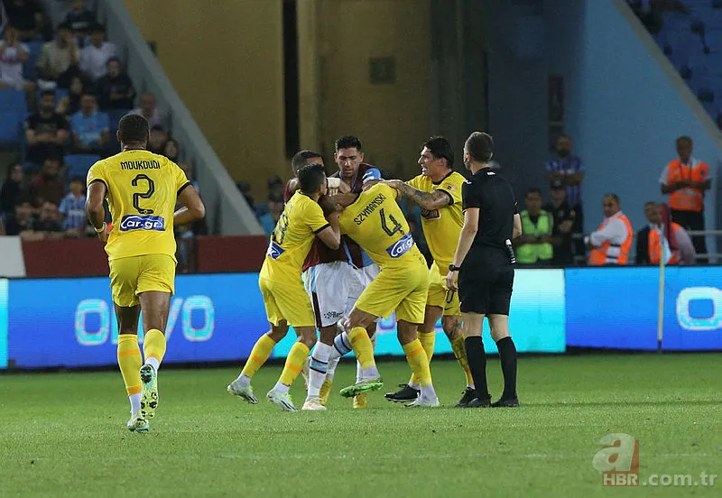 Trabzonspor- AEK maçında Benkovic sakatlandı! Kanlar içinde kaldı… | İşte o anlar... 6