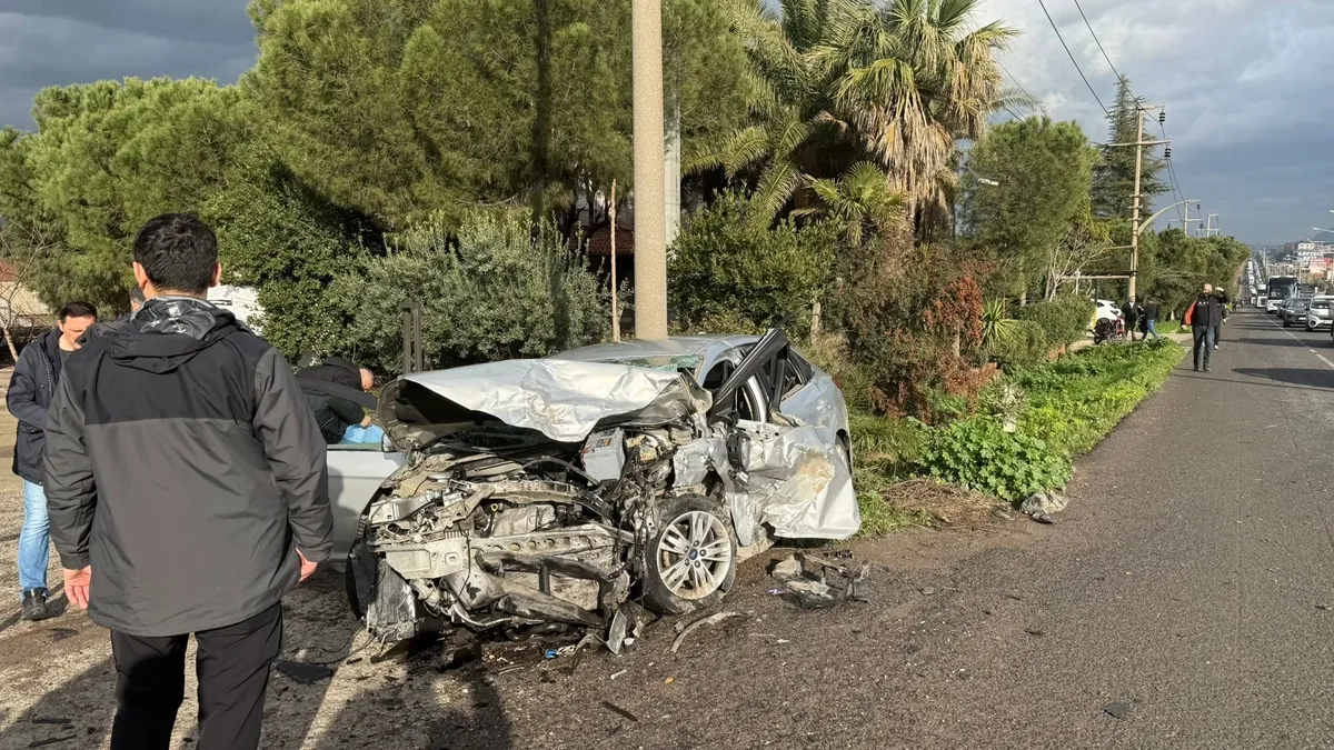 Manisa'da karşı şeride geçen otomobil dehşet saçtı! Ölüler ve yaralılar var