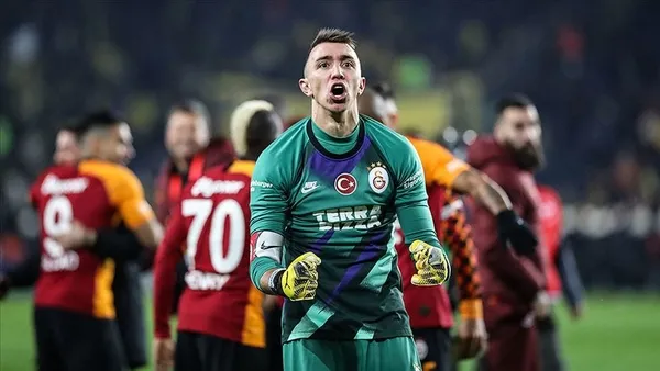 galatasarayda-fernando-muslera-sevinci-iste-musleranin-sakatlik-sonrasi-donus-maci-1678139031136.jpg Galatasaray'da Fernando Muslera sevinci! İşte Muslera'nın sakatlık sonrası dönüş maçı... - 1