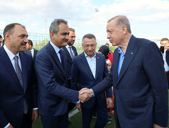 Başkan Recep Tayyip Erdoğan'dan Sakarya'da 6'lı masaya eleştiri! "El atına binen tez iner" - 2