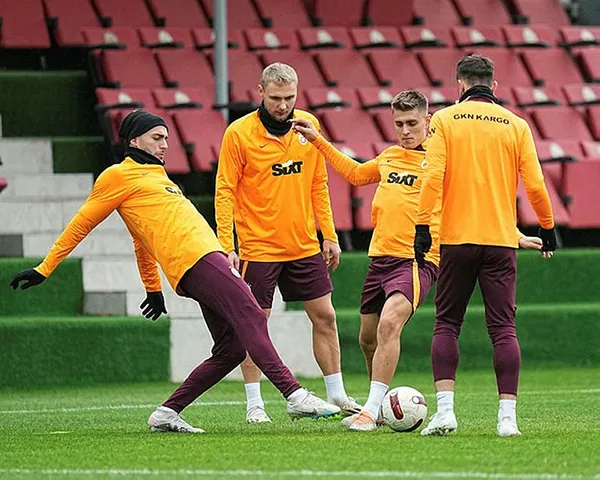 1700808670906.jpg Okan Buruk'tan büyük sürpriz! Alanyaspor maçında tüm gözler o isimde olacak! İşte Galatasaray'ın muhtemel 11'i... - 2