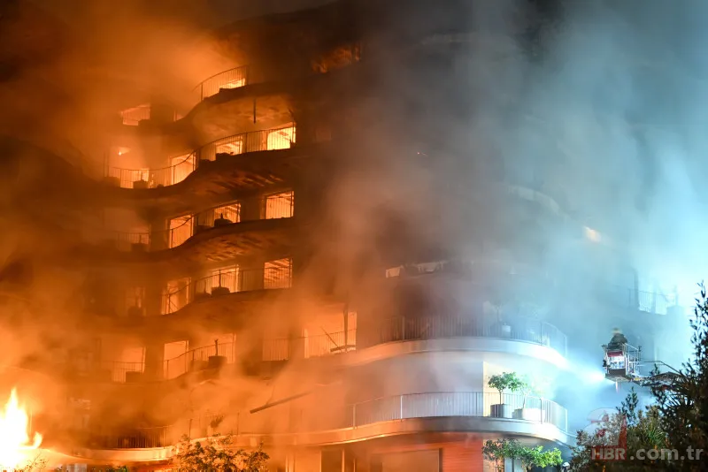 İzmir'de 8 katlı binada büyük yangın! 7 saatin ardından kontrol altına alındı 25
