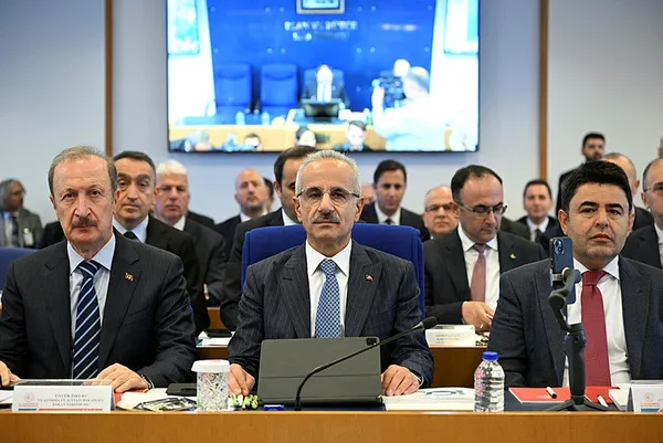 1700766708364.jpg Ulaştırma ve Altyapı Bakanı Abdulkadir Uraloğlu: Haydarpaşa Garı’nın birilerine satılması devredilmesi gündemimizde yok - 1