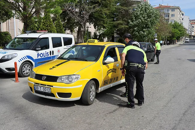 son-dakika-icisleri-bakanligindan-calisma-izin-belgesi-aciklamasi-sure-uzatildi-1620385601409.jpg Son dakika: İçişleri Bakanlığı'ndan çalışma izin belgesi açıklaması! Süre uzatıldı... - 3