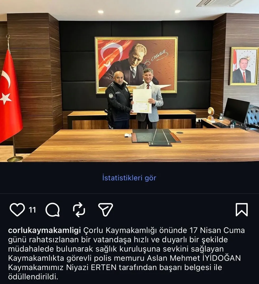 Yaşlı kadına yardıma koşan polis memuruna başarı ödülü! Çabası yürekleri ısıttı - 1