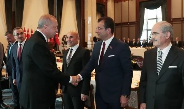 Tunç Soyer’in Başkan Erdoğan hayran hayran bakışları dikkat çekti