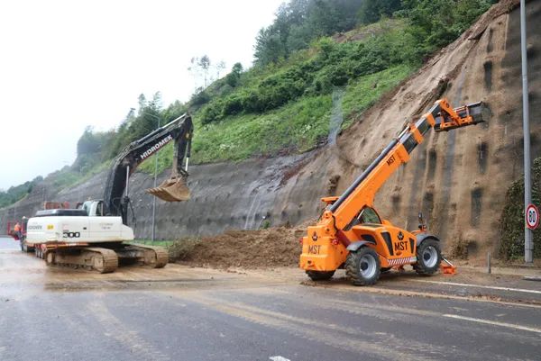 Bolu Dağı Tünelinde heyelan! İstanbul yönü trafiğe kapatıldı - 2