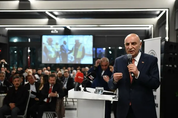 AK Parti’nin Ankara adayı Altınok Mansur Yavaş’a seslendi: Büyükşehir Belediyesi’nin 300 milyar TL bütçesi nerede?