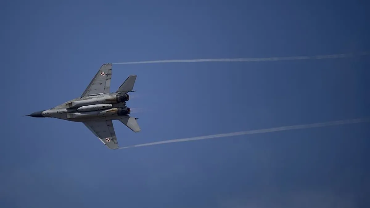 Rusya'da bombardıman uçağı düştü: 1 ölü