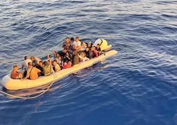 İzmir'de 43 göçmen son anda kurtarıldı