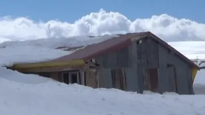 Yayla evleri kar altında
